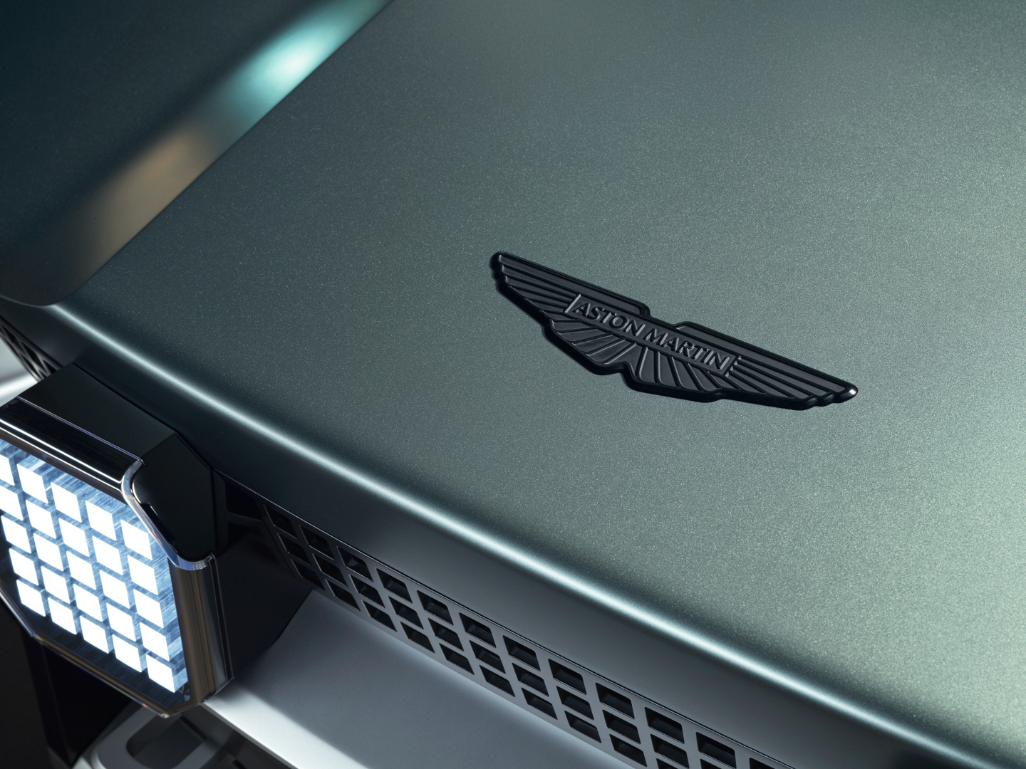 SMALL_AstonMartin Dreadnought_06